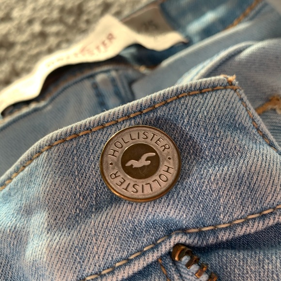 Light washed Hollister skinny jeggings, size 1L - Picture 3 of 9